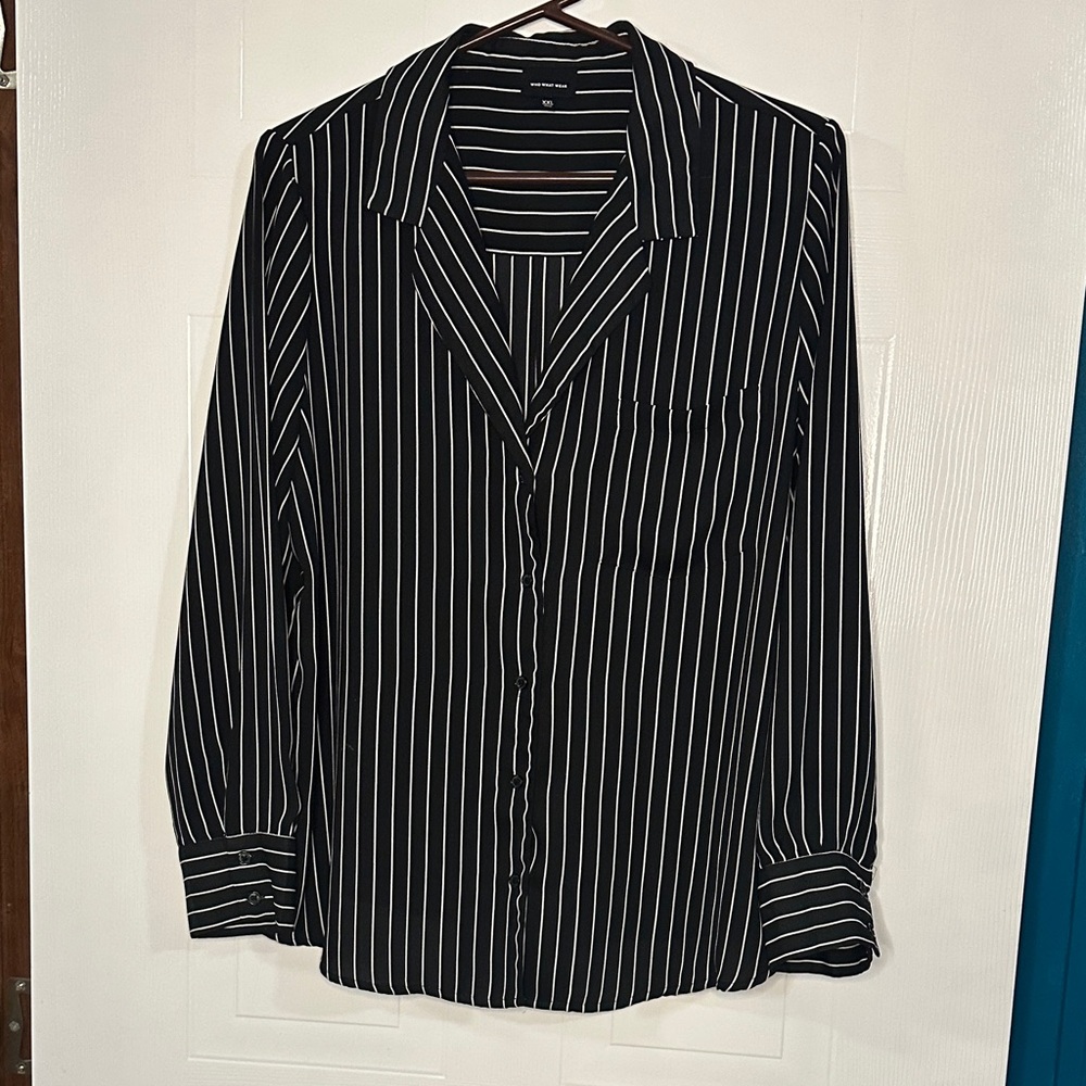 NWOT Who What Wear Monochrome Striped Shirt w/ 1 Breast Pocket